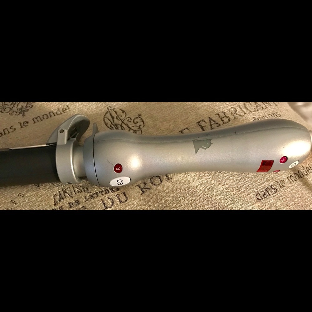 Beachwaver Pro Line 1.25 Rotating Curling Iron - Picture 4 of 5